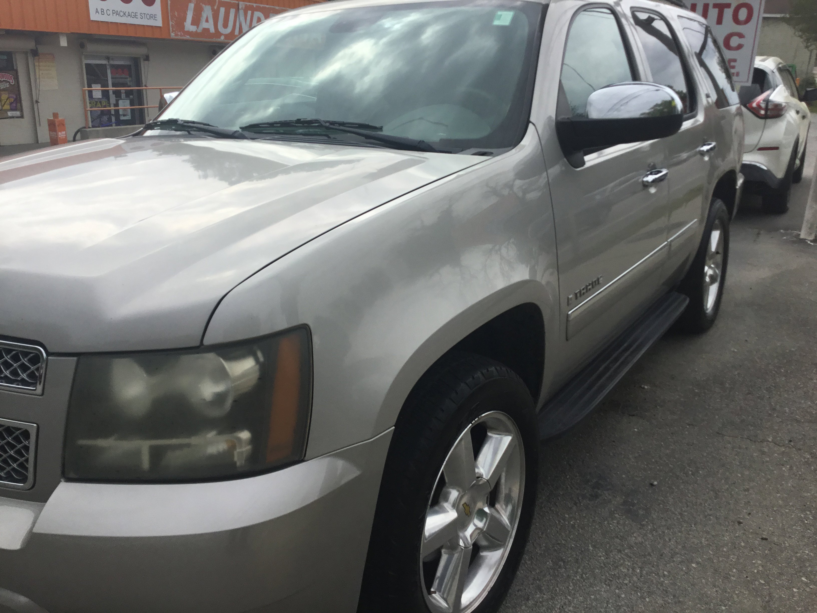 Used 2009 Chevrolet Tahoe LTZ AWD/4WD image 5