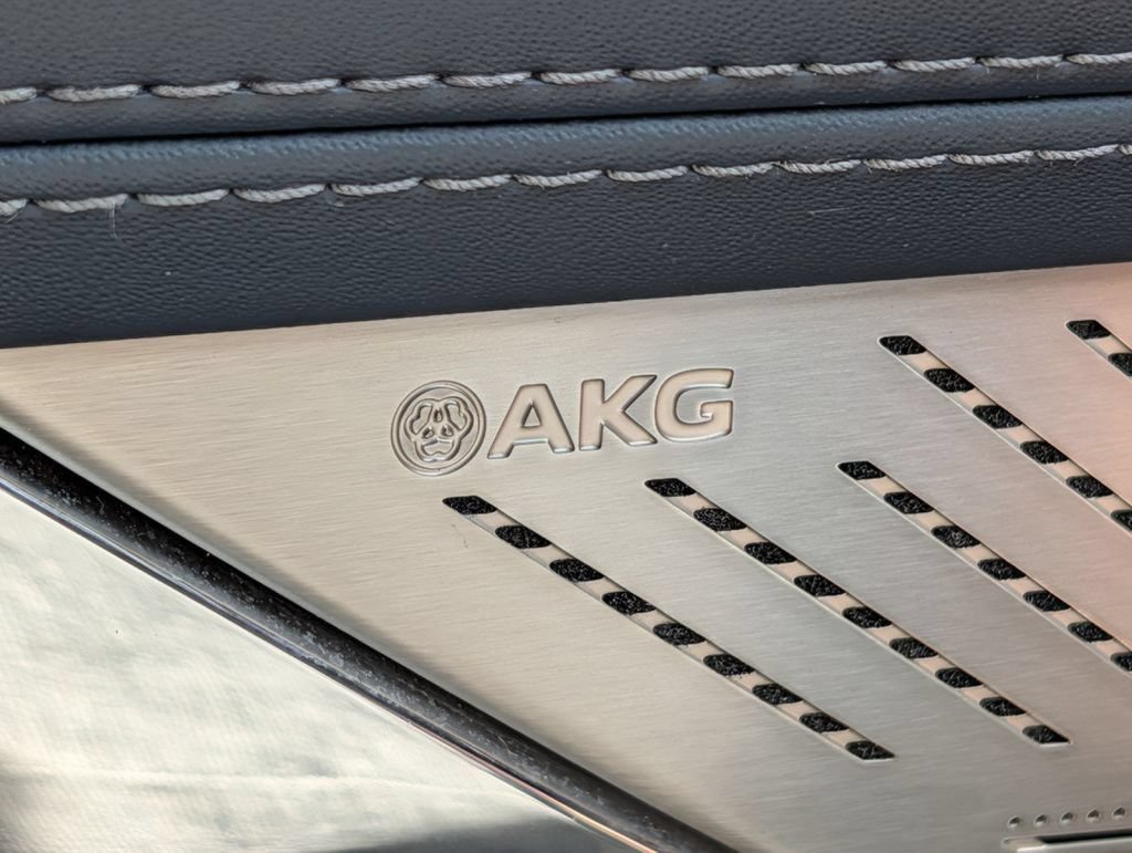 Used 2025 Cadillac Escalade IQ Luxury 2 w/ LPO, Premium Carpet Package AWD/4WD image 39