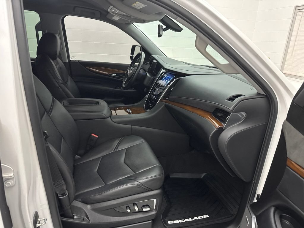Used 2020 Cadillac Escalade ESV 4WD image 59