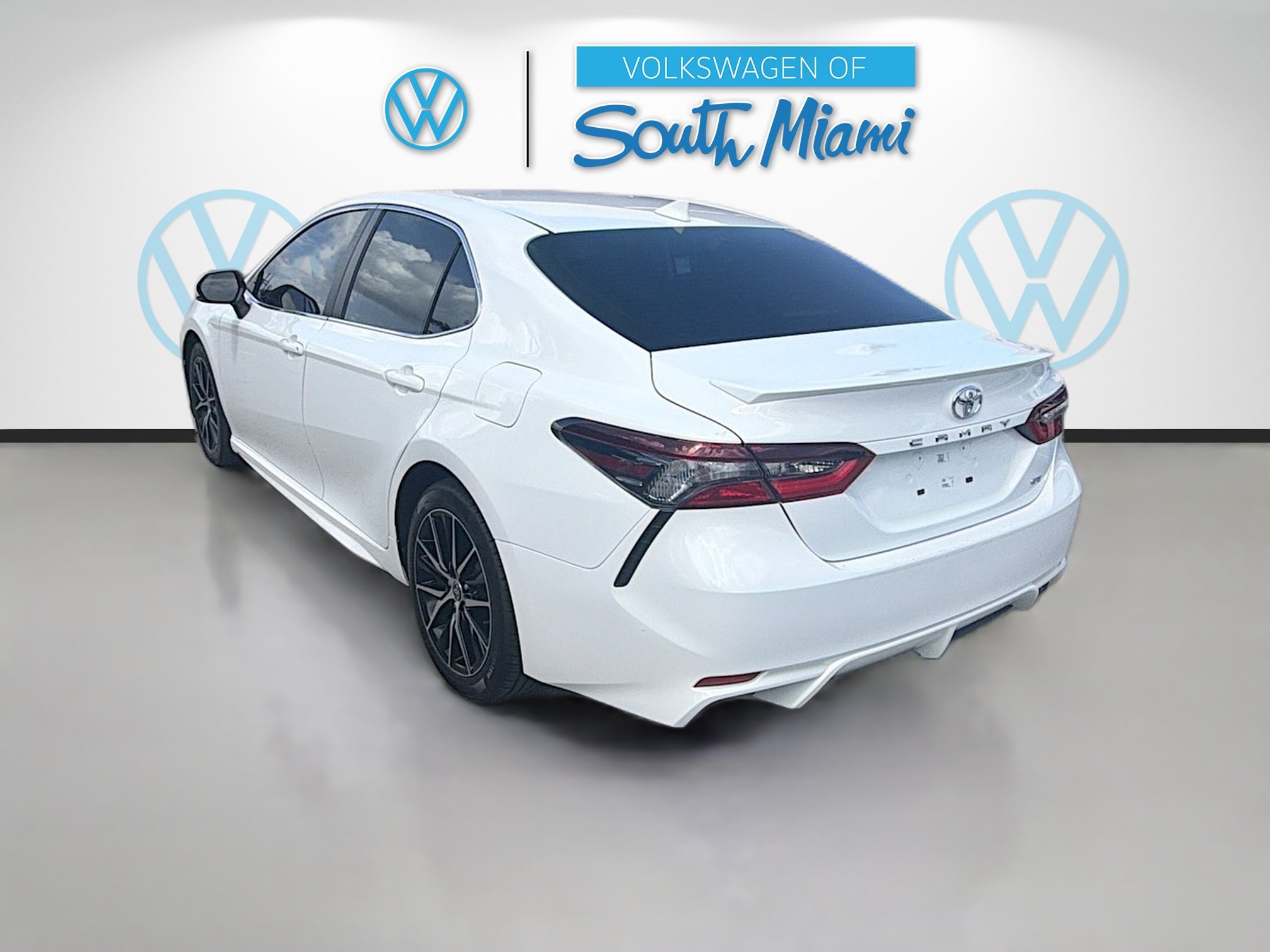Used 2023 Toyota Camry SE FWD image 5