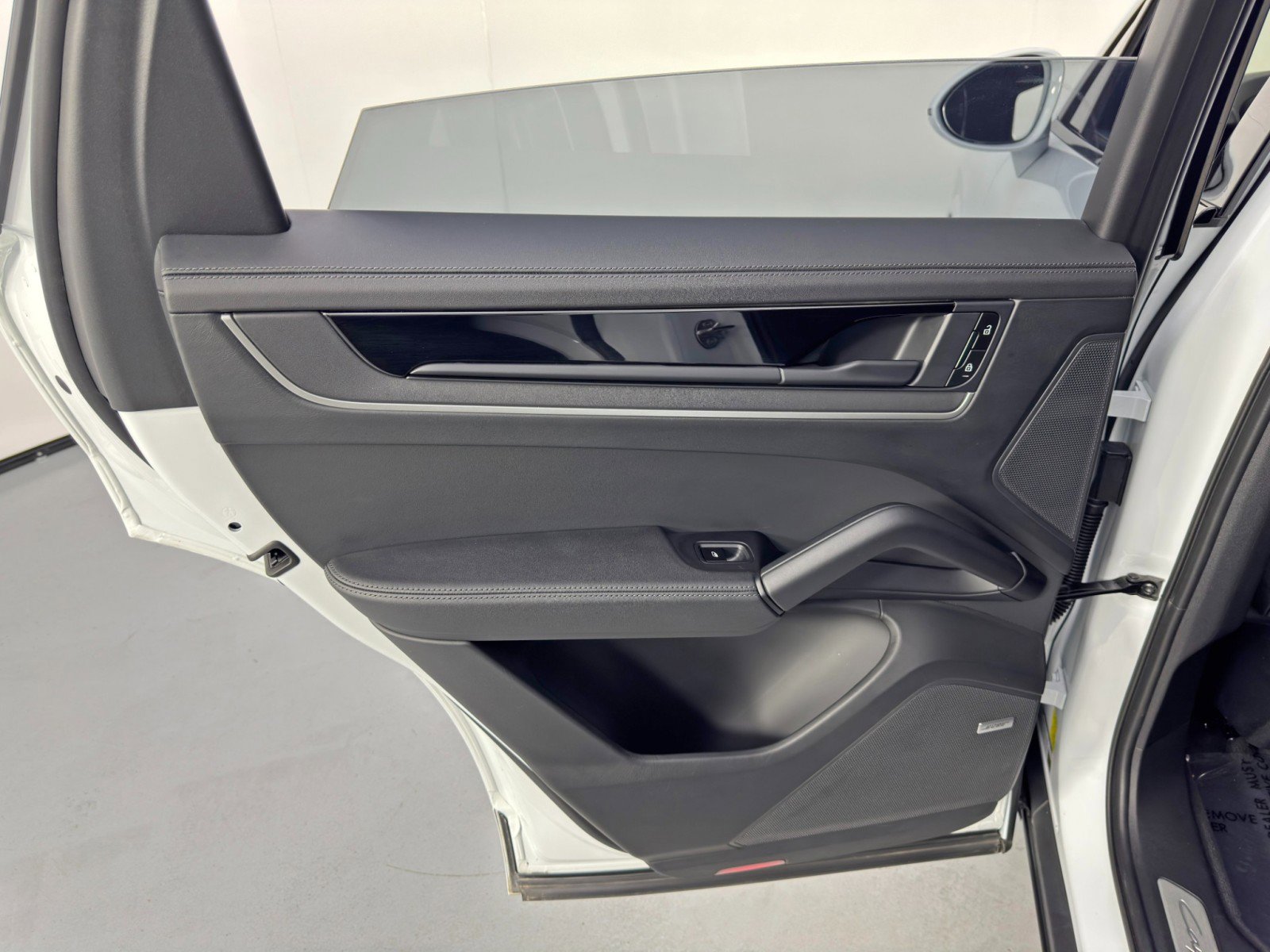 Used 2024 Porsche Cayenne S w/ Premium Package Plus image 44