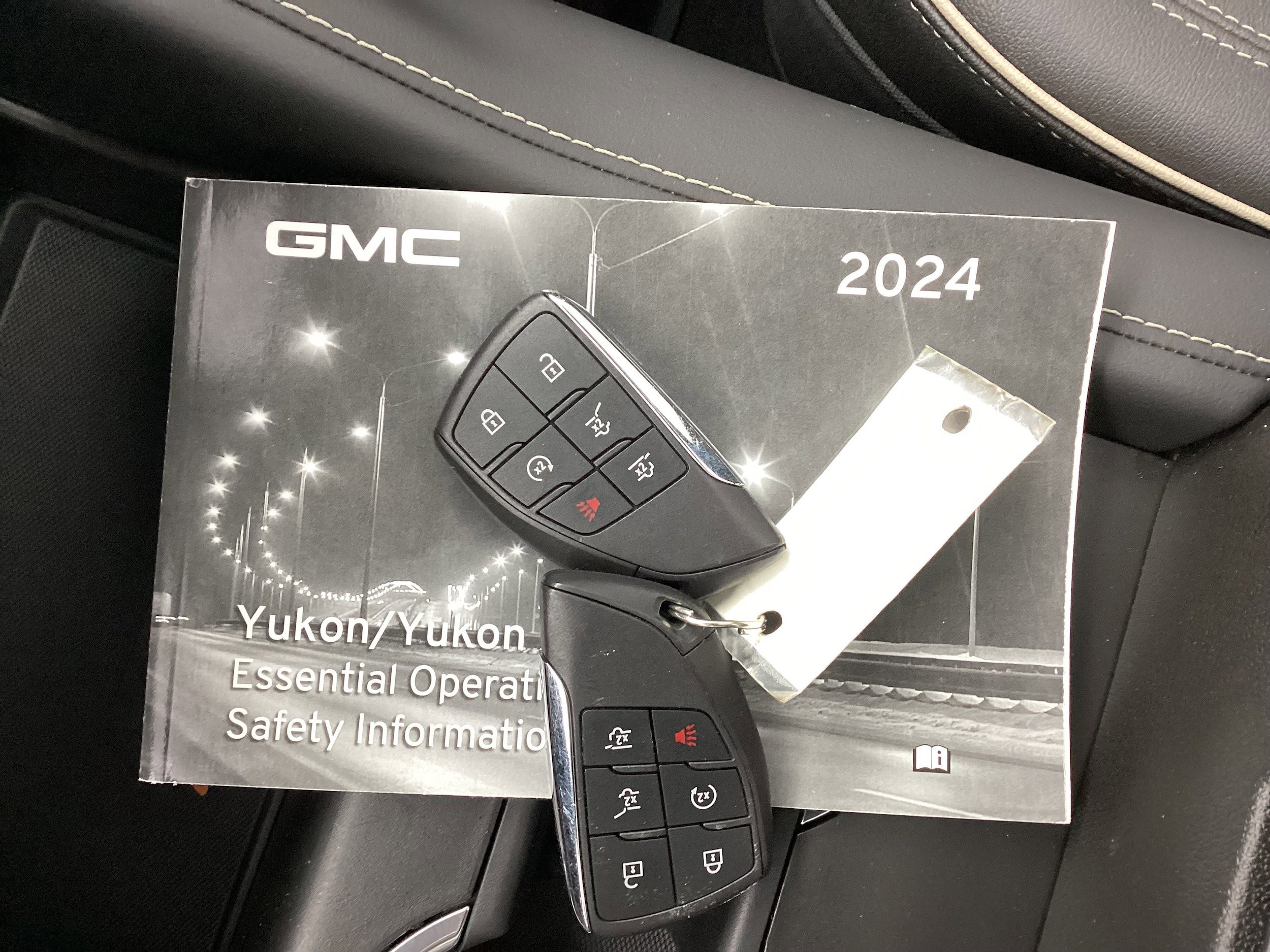 Used 2024 GMC Yukon XL SLT w/ SLT Premium Package AWD/4WD image 24