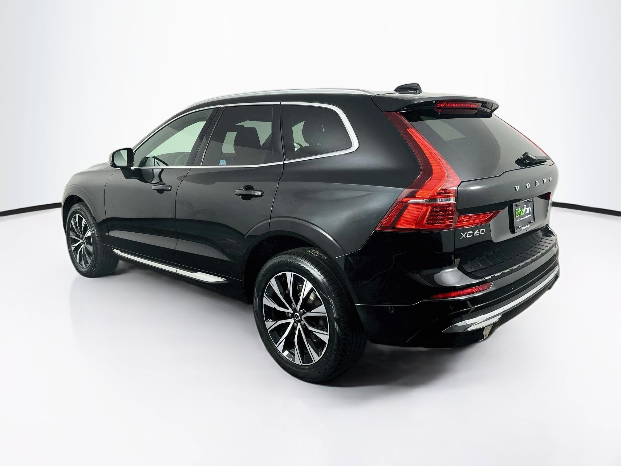 Used 2023 Volvo XC60 B5 Plus FWD image 5