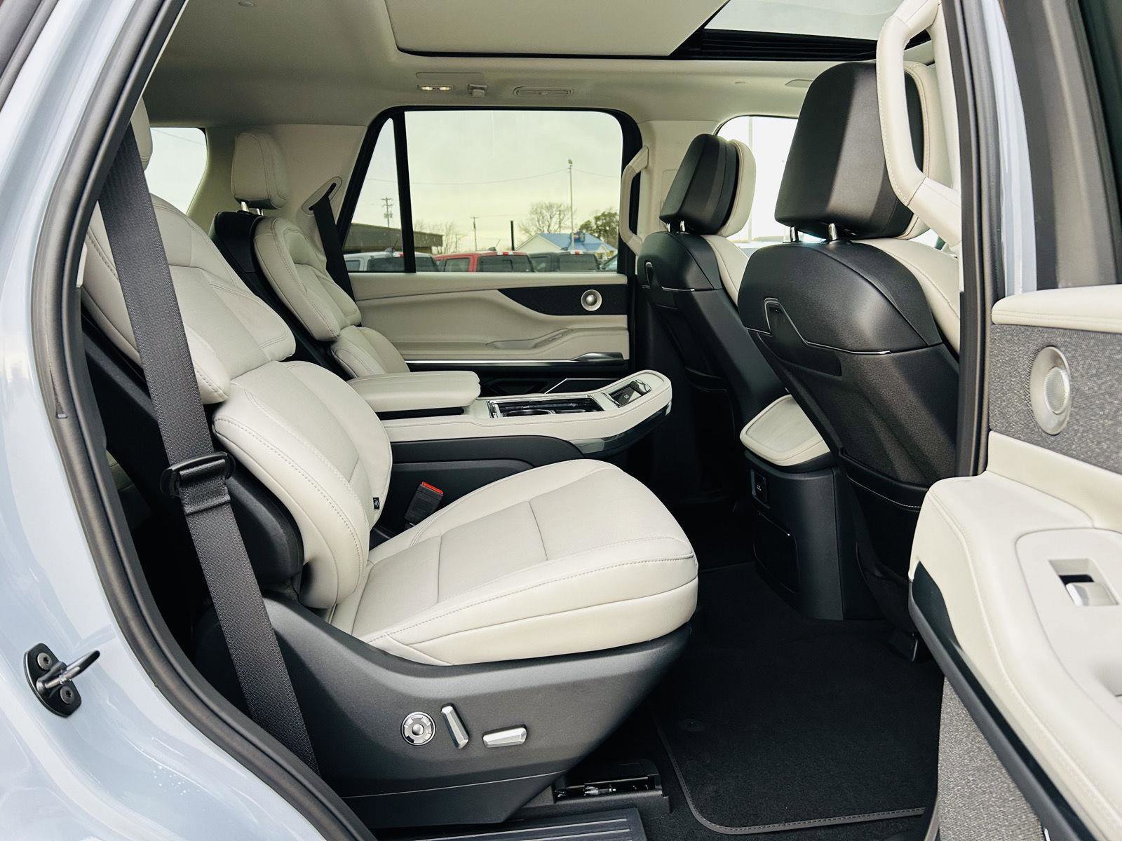 New 2026 Lincoln Navigator Reserve image 45