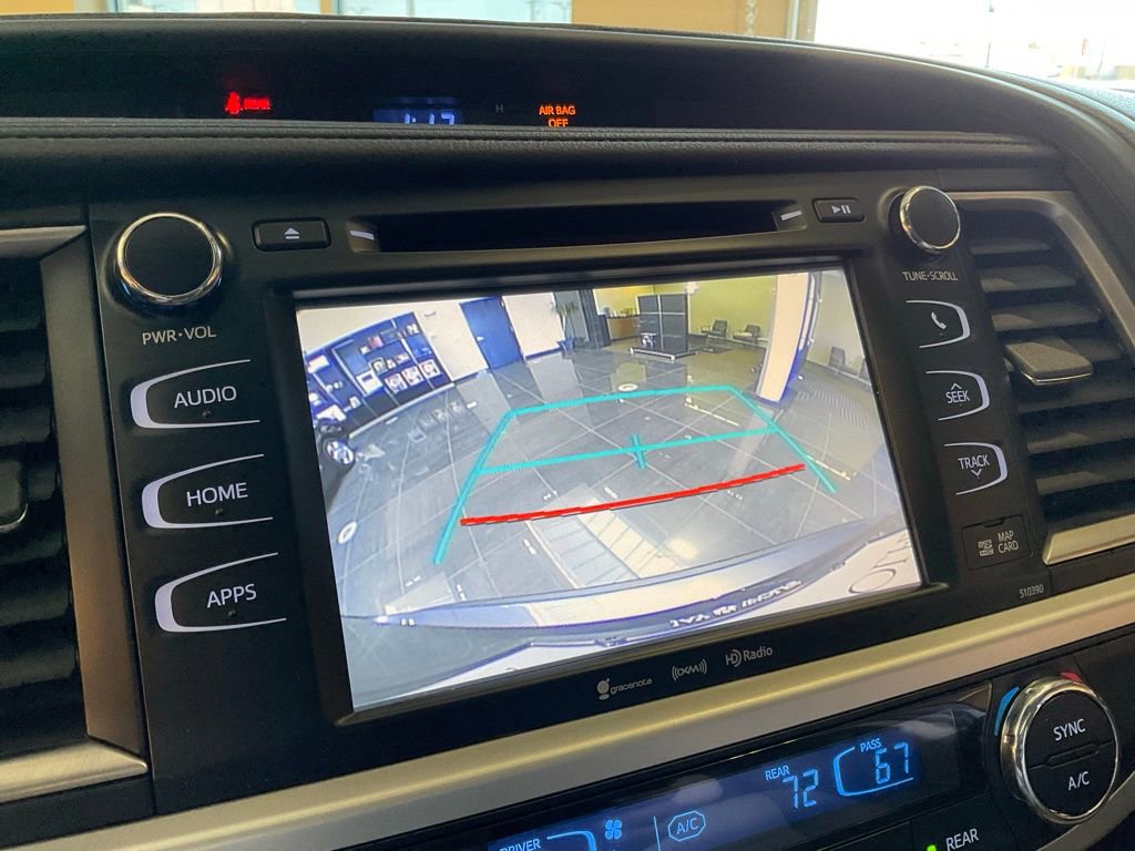 Used 2019 Toyota Highlander XLE image 18