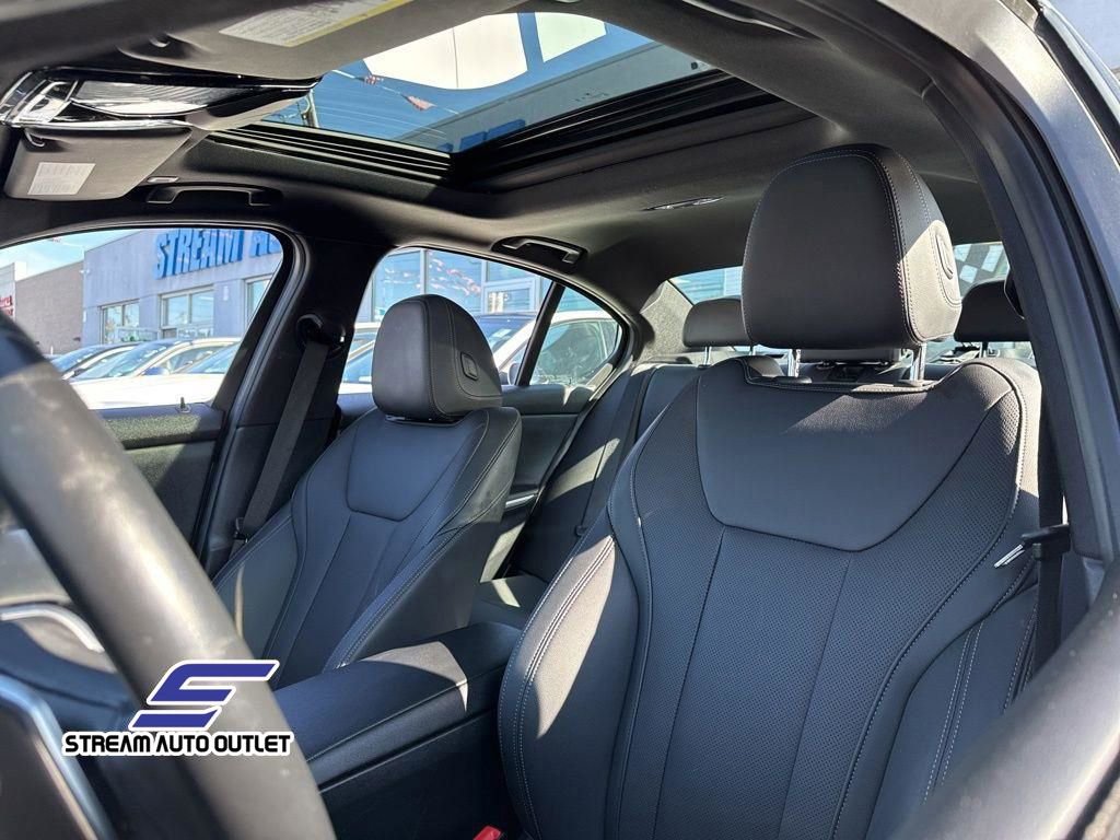 Used 2024 BMW 330i xDrive Sedan w/ Convenience Package image 24