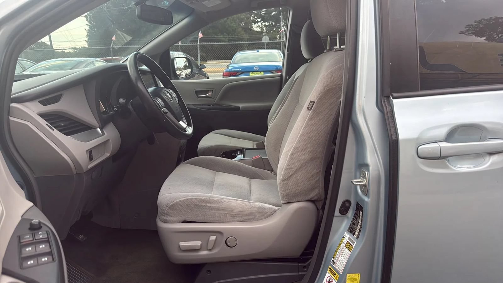 Used 2015 Toyota Sienna LE FWD image 14