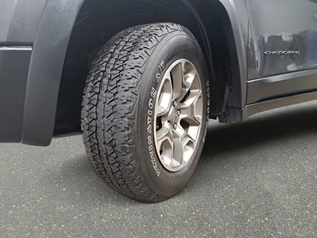 Certified 2022 Jeep Cherokee Trailhawk image 30