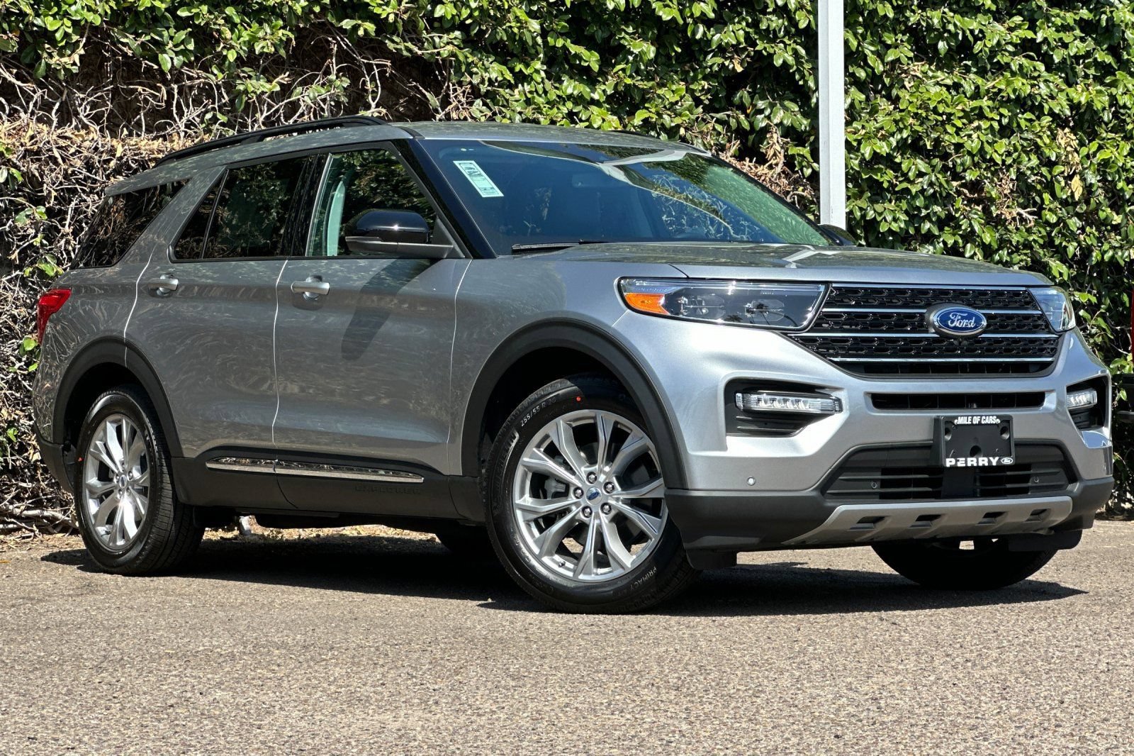 New 2024 Ford Explorer XLT w/ Equipment Group 202A