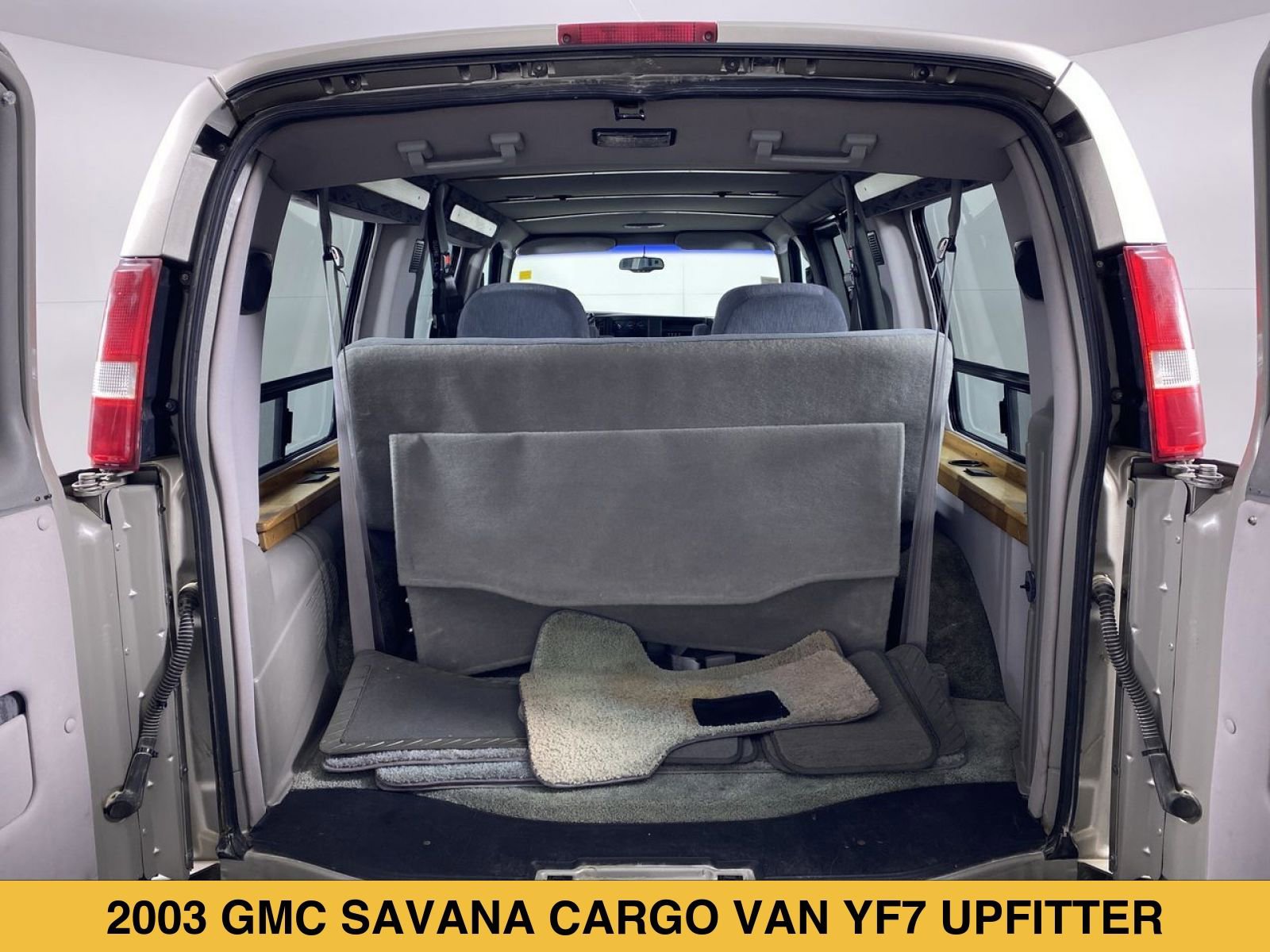 Used 2003 GMC Savana 1500 w/ Preferred Equipment Group 3 RWD image 11