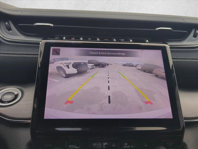 Used 2023 Jeep Grand Cherokee Overland AWD/4WD image 16