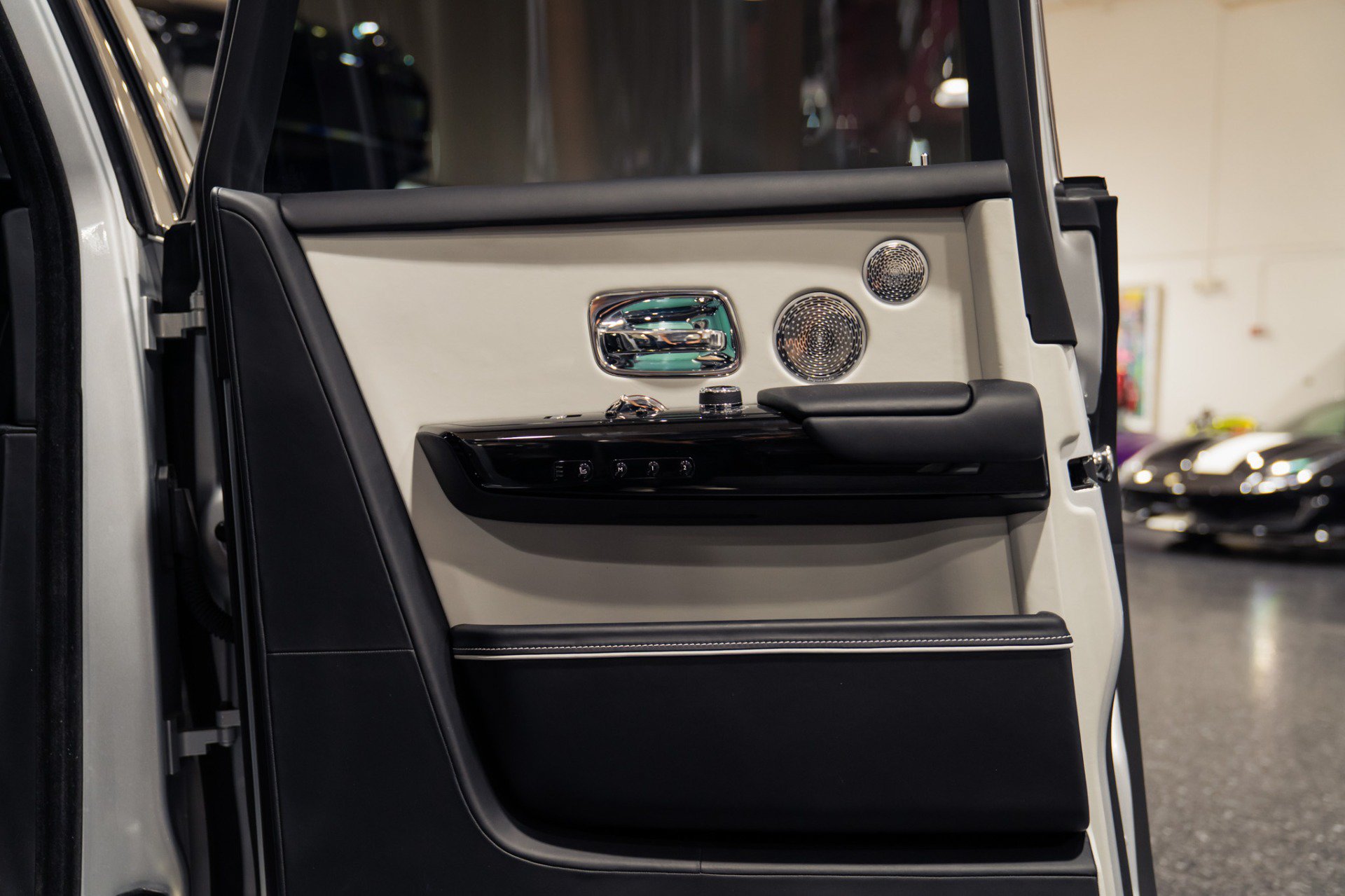 Used 2020 Rolls-Royce Phantom Sedan RWD image 52