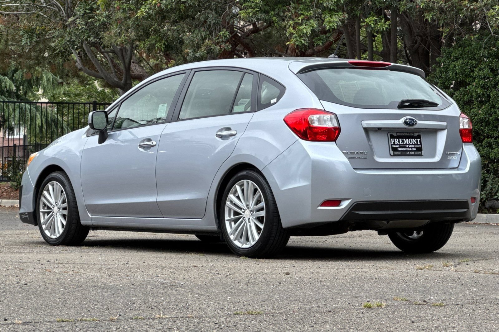 Used 2014 Subaru Impreza 2.0i Limited w/ Popular Package #1 AWD/4WD image 5