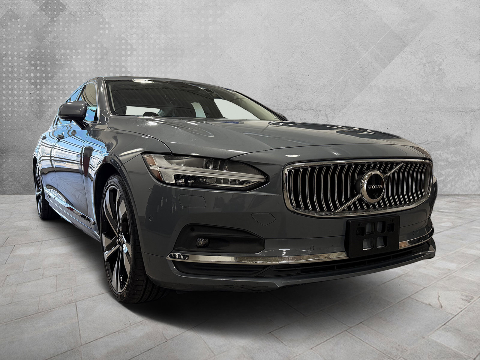 Used 2023 Volvo S90 B6 Plus image 1