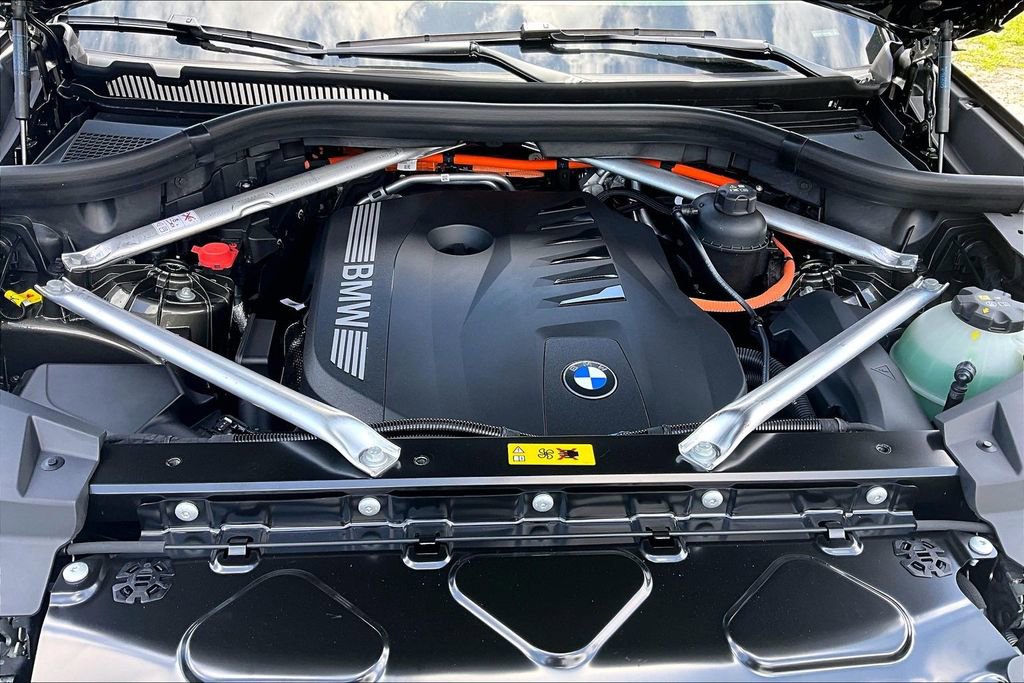 New 2026 BMW X5 xDrive50e w/ M Sport Package AWD/4WD image 9
