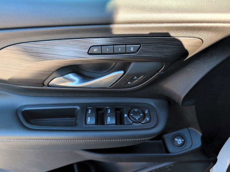 Used 2024 GMC Terrain SLT image 17