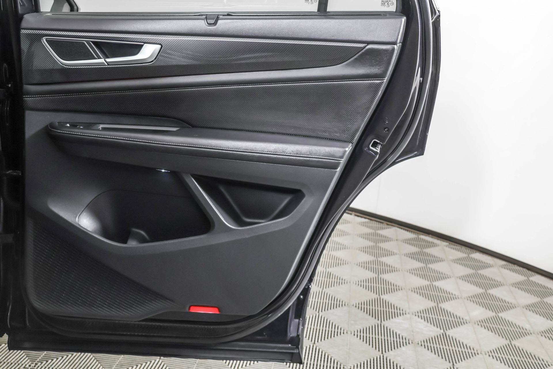 Used 2024 Volkswagen Atlas Cross Sport SEL R-Line image 42