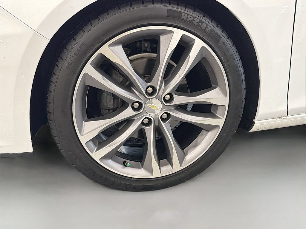 Used 2021 Chevrolet Malibu LT FWD image 32