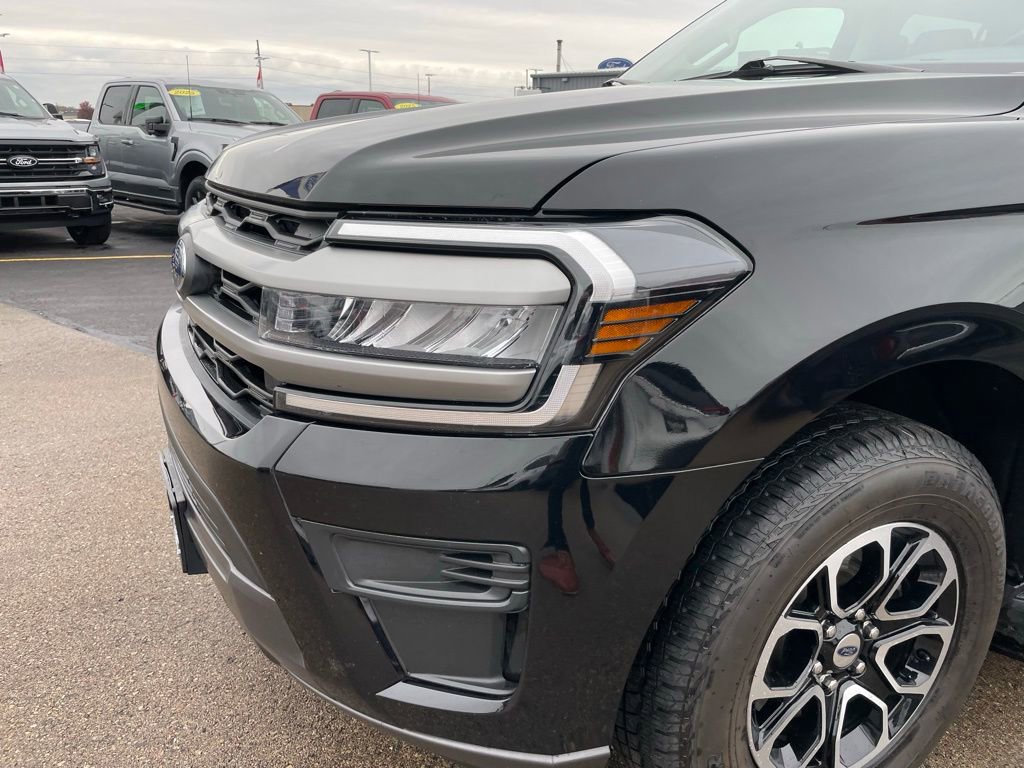 Used 2024 Ford Expedition XLT image 38