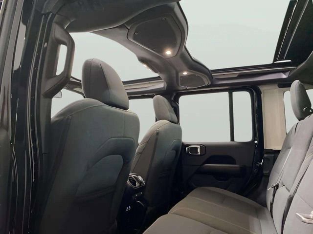 Used 2025 Jeep Wrangler Unlimited Sahara w/ Safety Group image 23