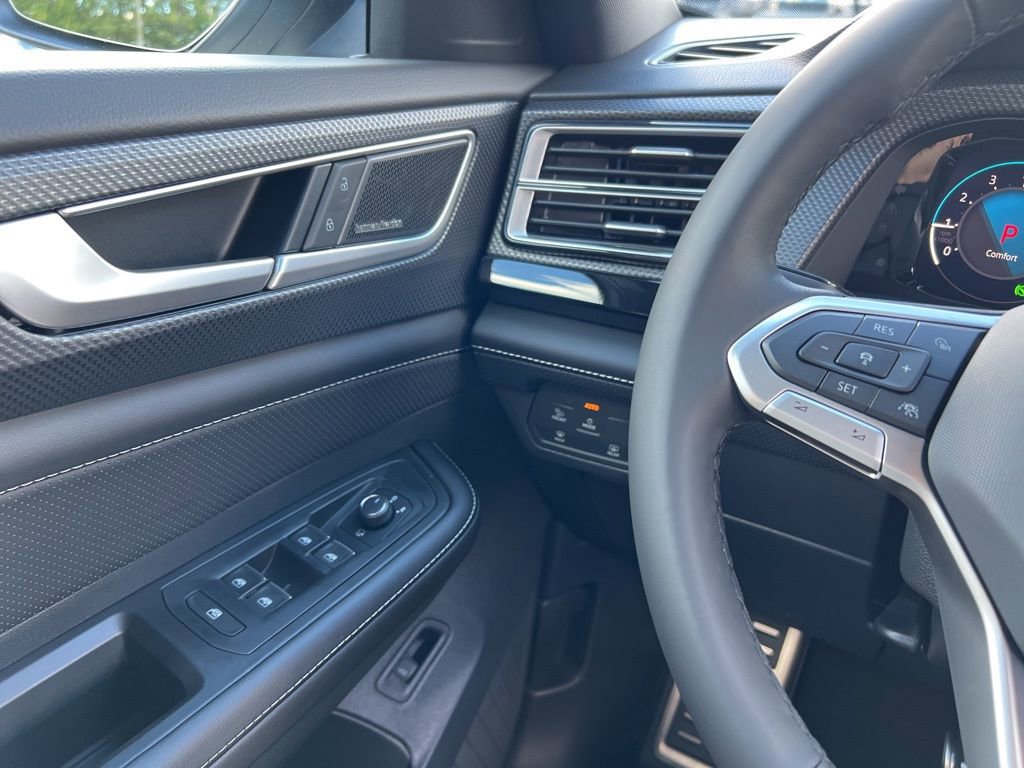 New 2026 Volkswagen Atlas Cross Sport SEL Premium R-Line image 18