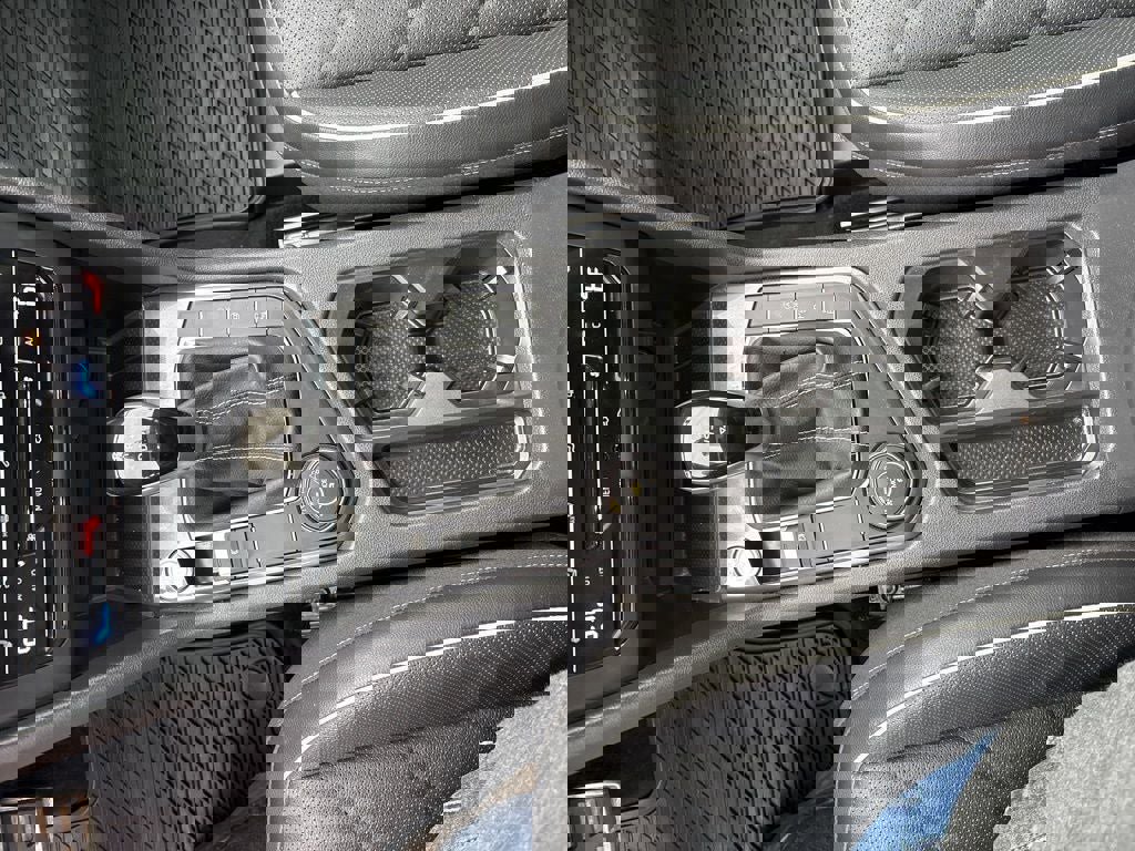 Used 2024 Volkswagen Tiguan SEL R-Line image 18