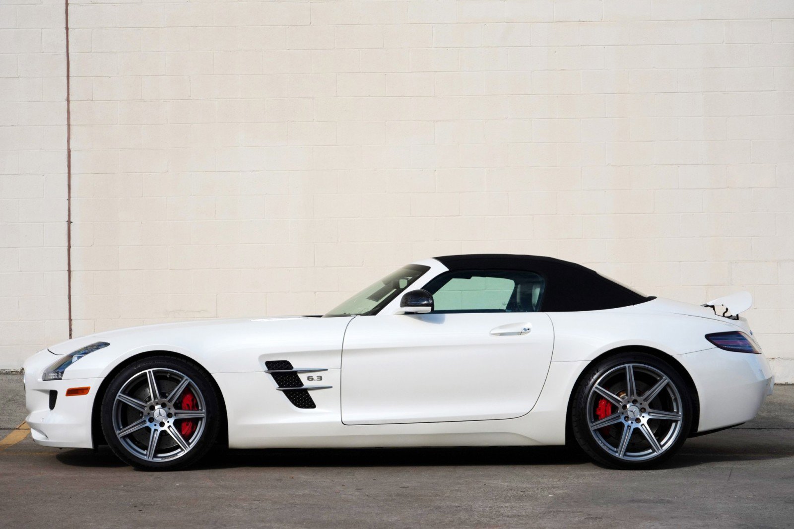Used 2012 Mercedes-Benz SLS AMG Roadster image 11