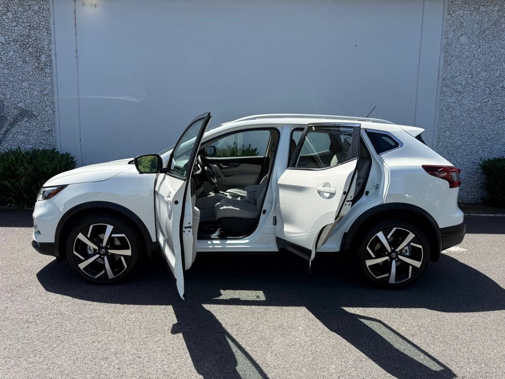 Certified 2022 Nissan Rogue Sport SL w/ Premium Package AWD/4WD image 19