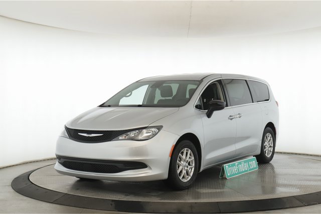 Used 2024 Chrysler Voyager LX image 10