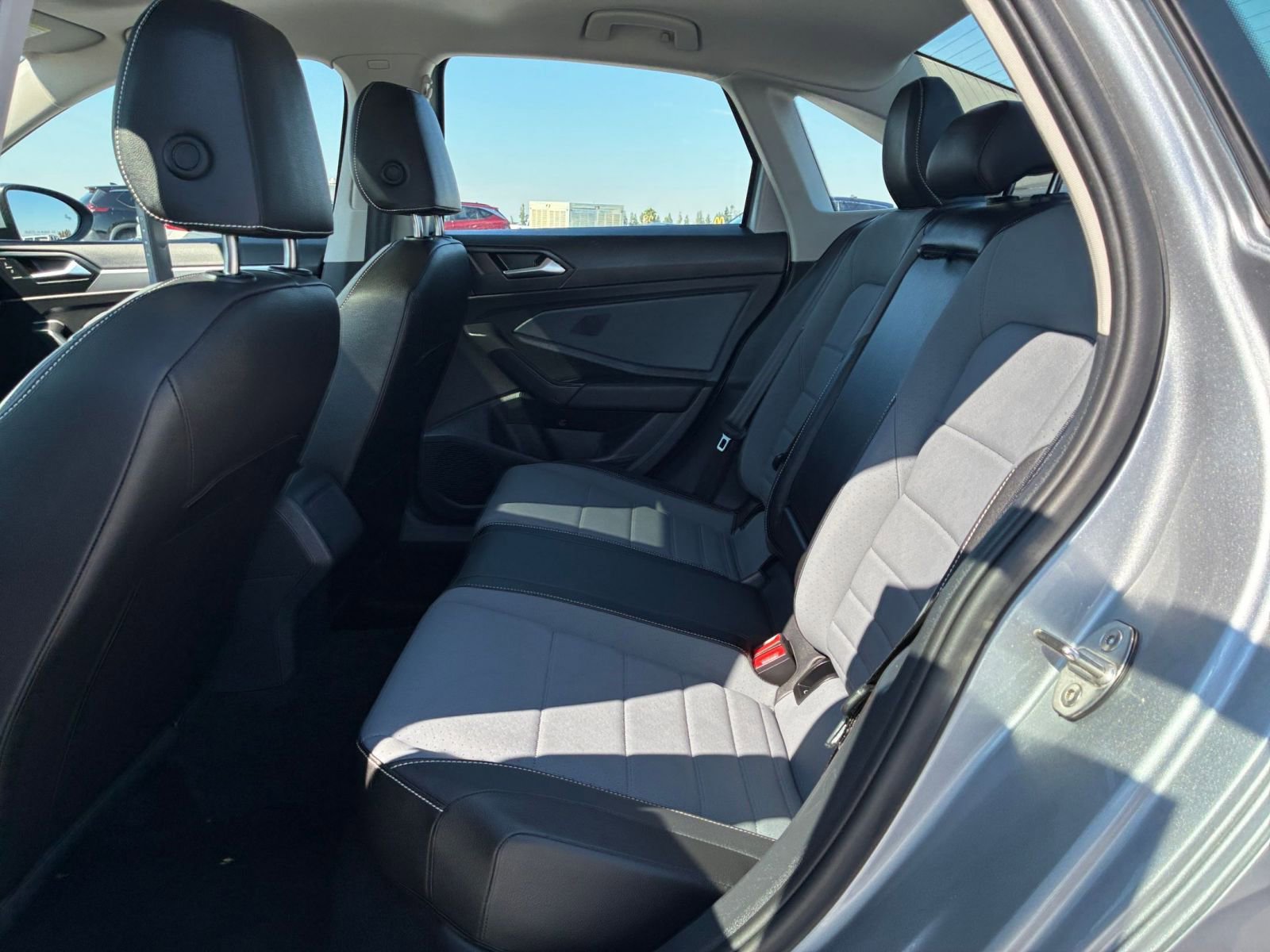 Used 2025 Volkswagen Jetta SE image 23