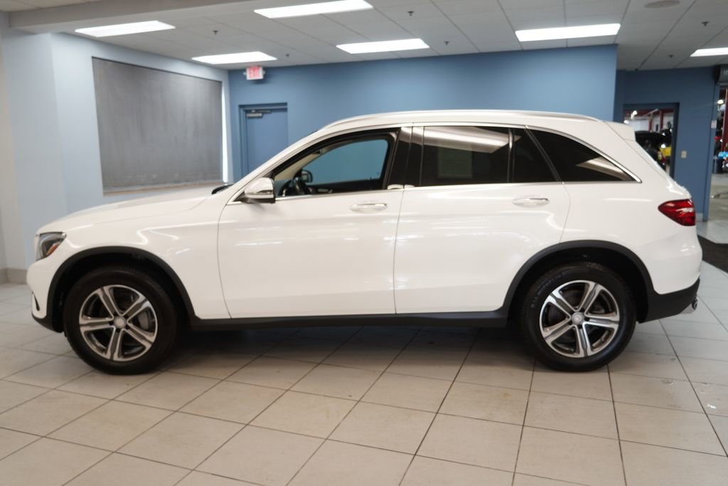 Used 2017 Mercedes-Benz GLC 300 4MATIC image 2