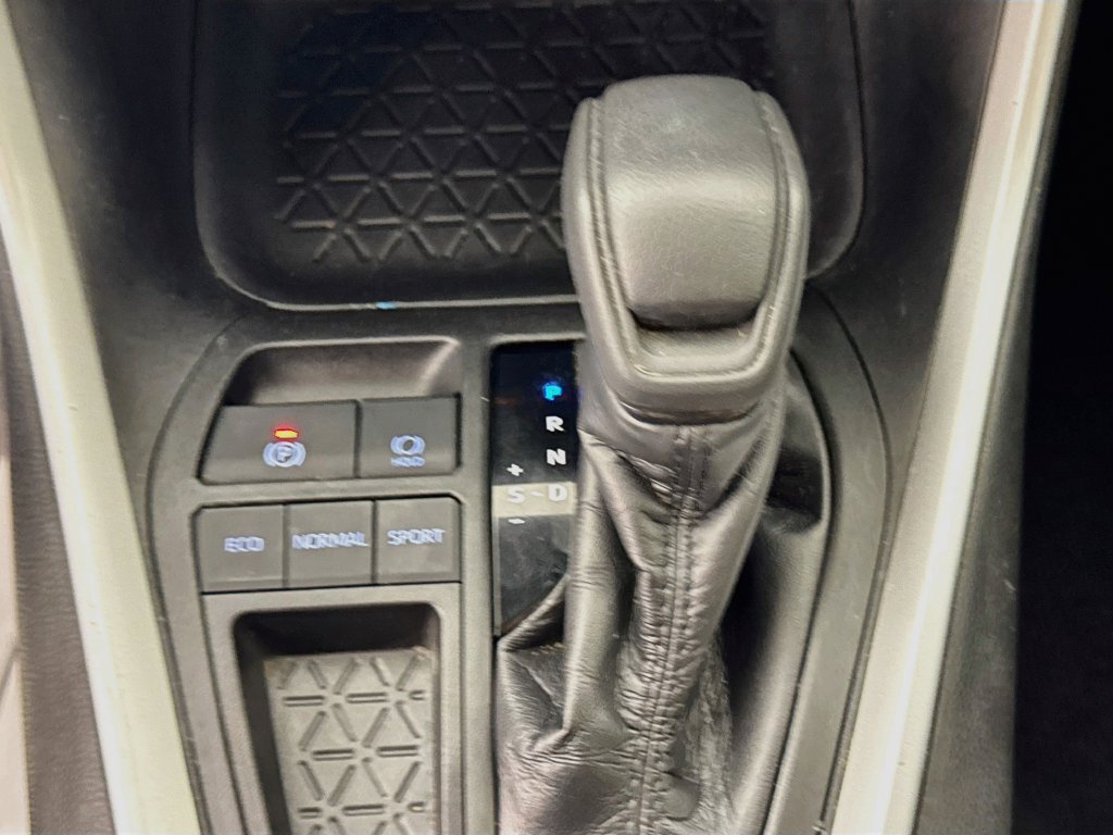 Used 2020 Toyota RAV4 XLE w/ Convenience Package FWD image 20