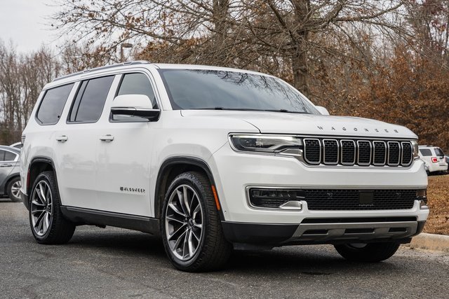 Used 2022 Jeep Wagoneer Series III w/ Premium Group I image 2