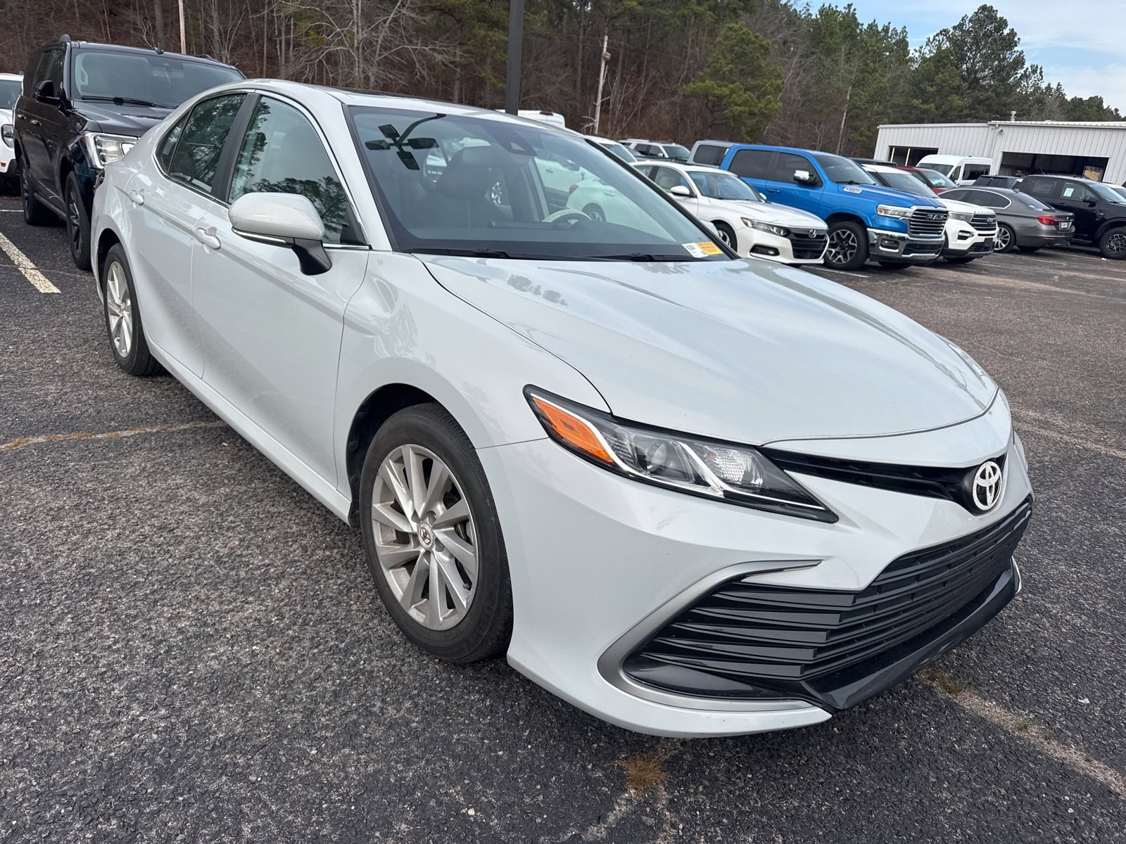 Used 2022 Toyota Camry LE image 1