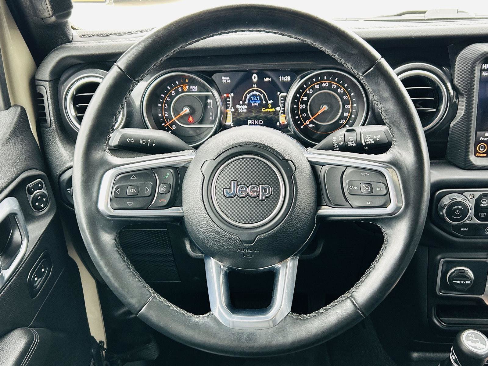 Used 2022 Jeep Wrangler Unlimited Sahara AWD/4WD image 11