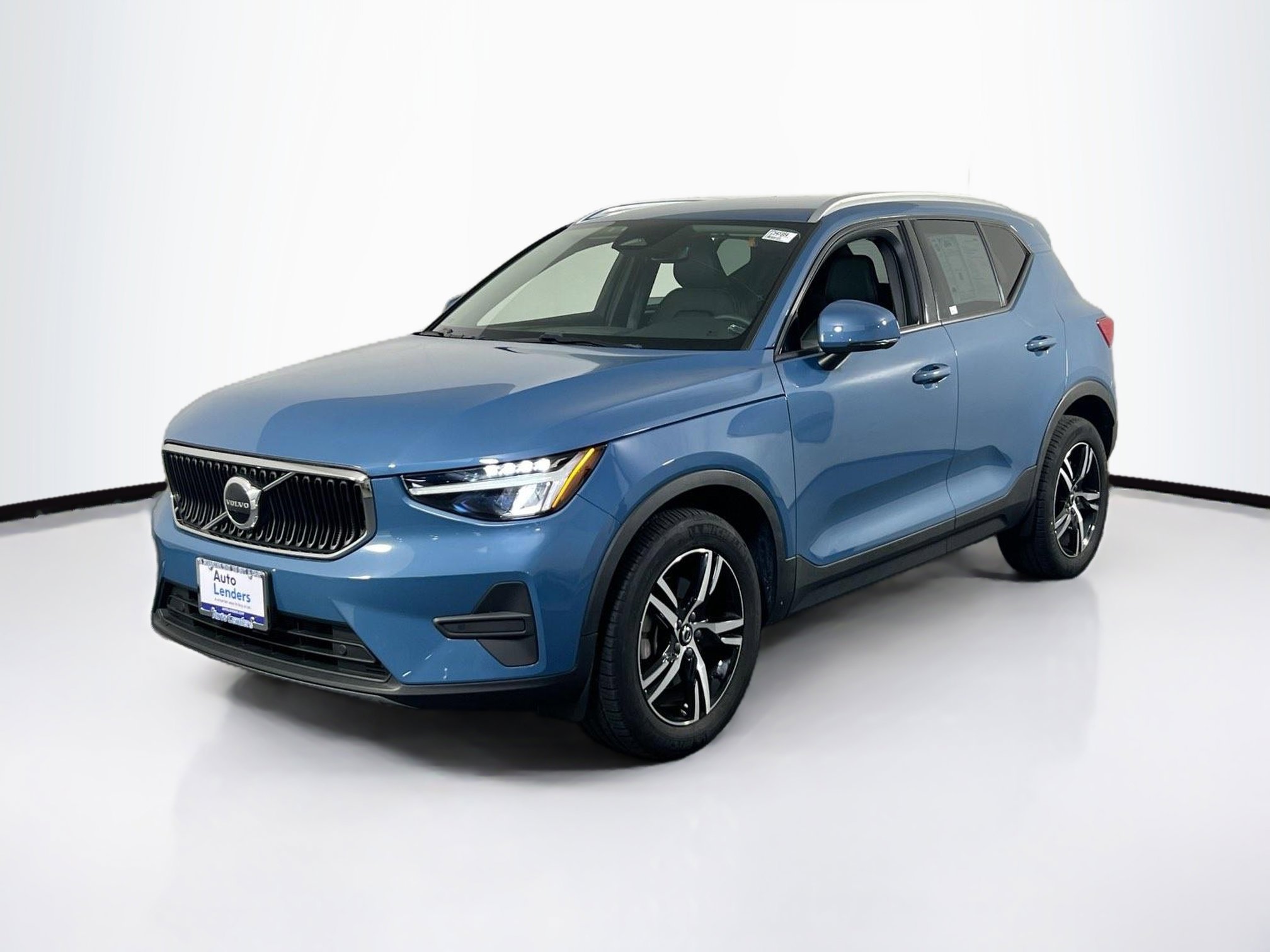Used 2023 Volvo XC40 B5 Core w/ Convenience Package