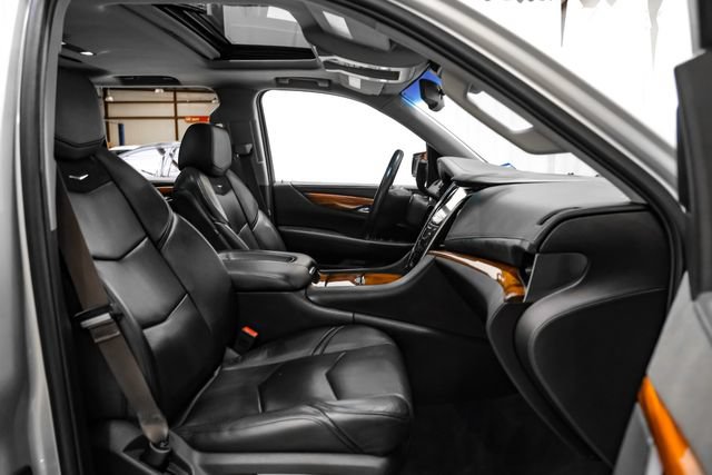 Used 2015 Cadillac Escalade Luxury AWD/4WD image 40