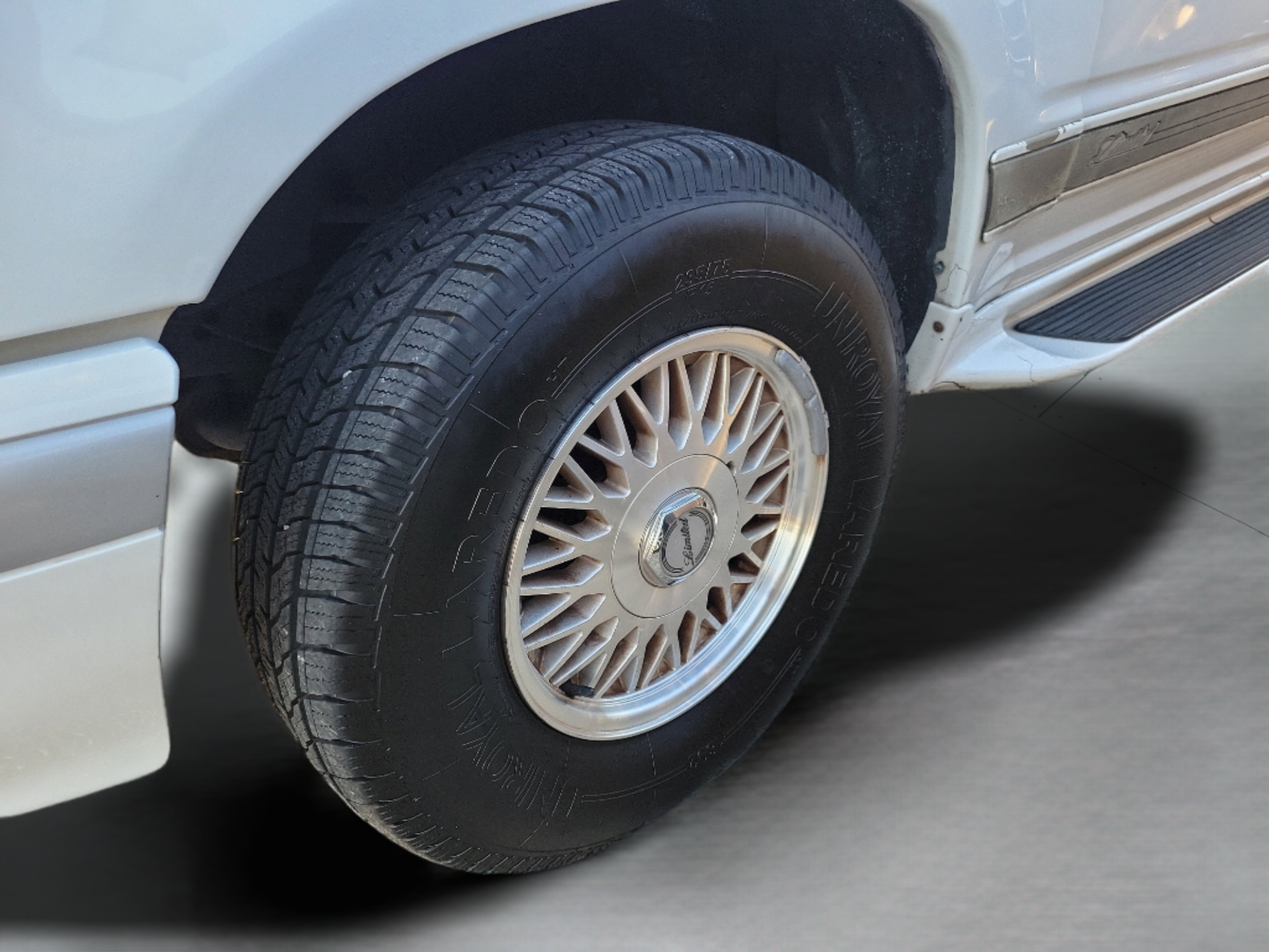 Used 1995 Ford Explorer Eddie Bauer RWD image 30