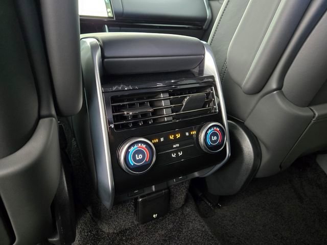 New 2026 Land Rover Range Rover Long Wheelbase SE AWD/4WD image 13