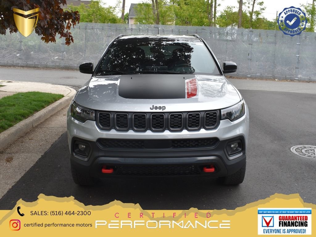 Used 2025 Jeep Compass Trailhawk AWD/4WD image 1