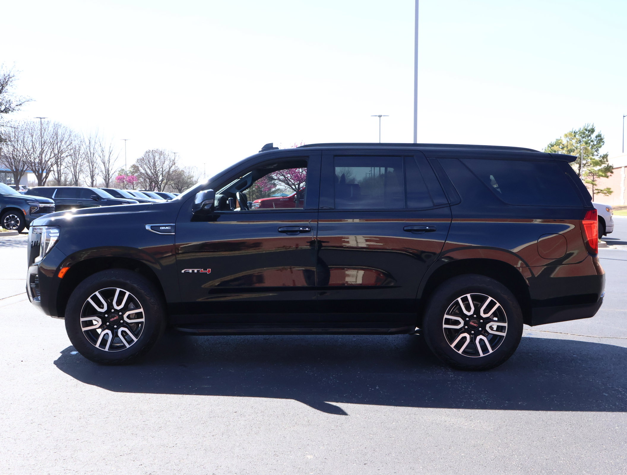 Used 2024 GMC Yukon AT4 w/ Technology Package AWD/4WD image 38