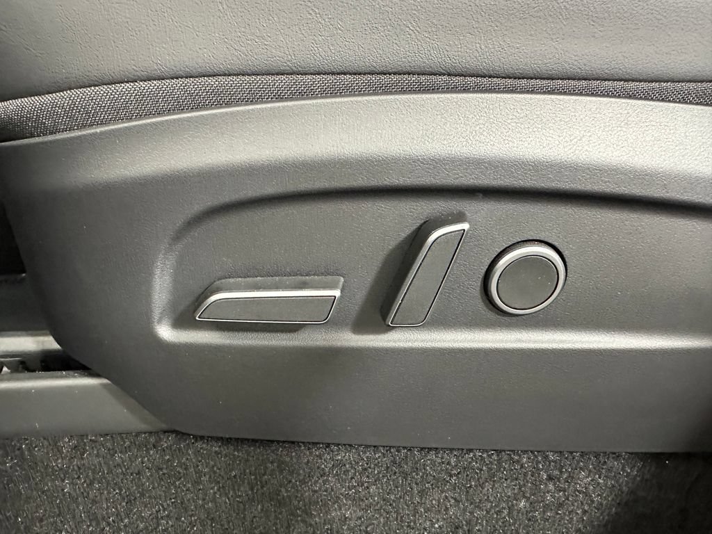 Used 2026 Tesla Model Y AWD image 21