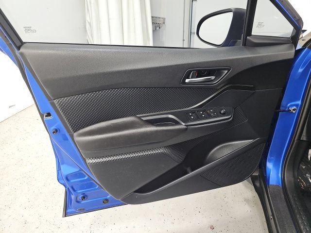 Used 2018 Toyota C-HR XLE FWD image 11