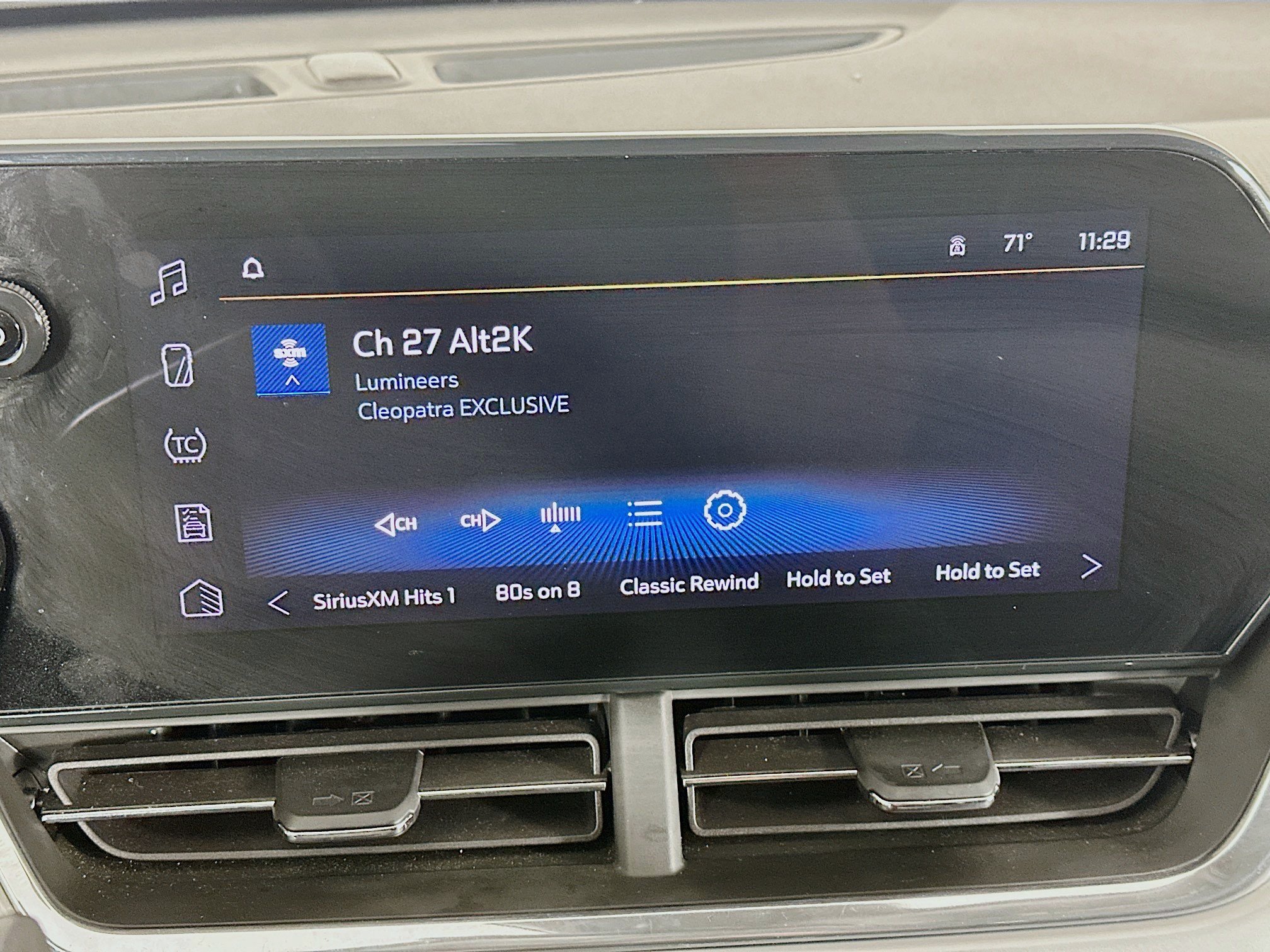 Used 2025 Chevrolet Trax LT w/ LT Convenience Package FWD image 21