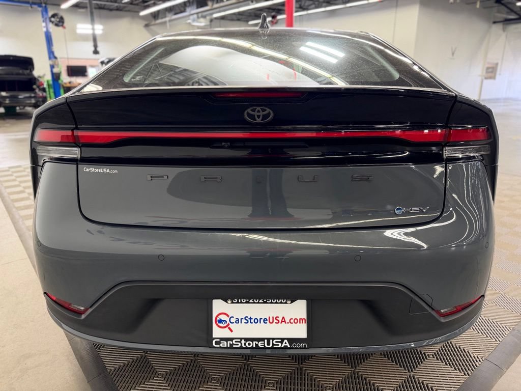 Used 2025 Toyota Prius LE FWD image 6
