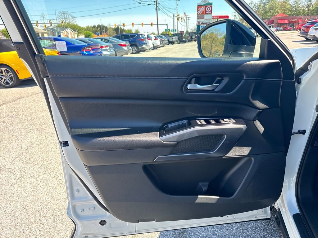 Used 2023 Nissan Pathfinder SL image 11