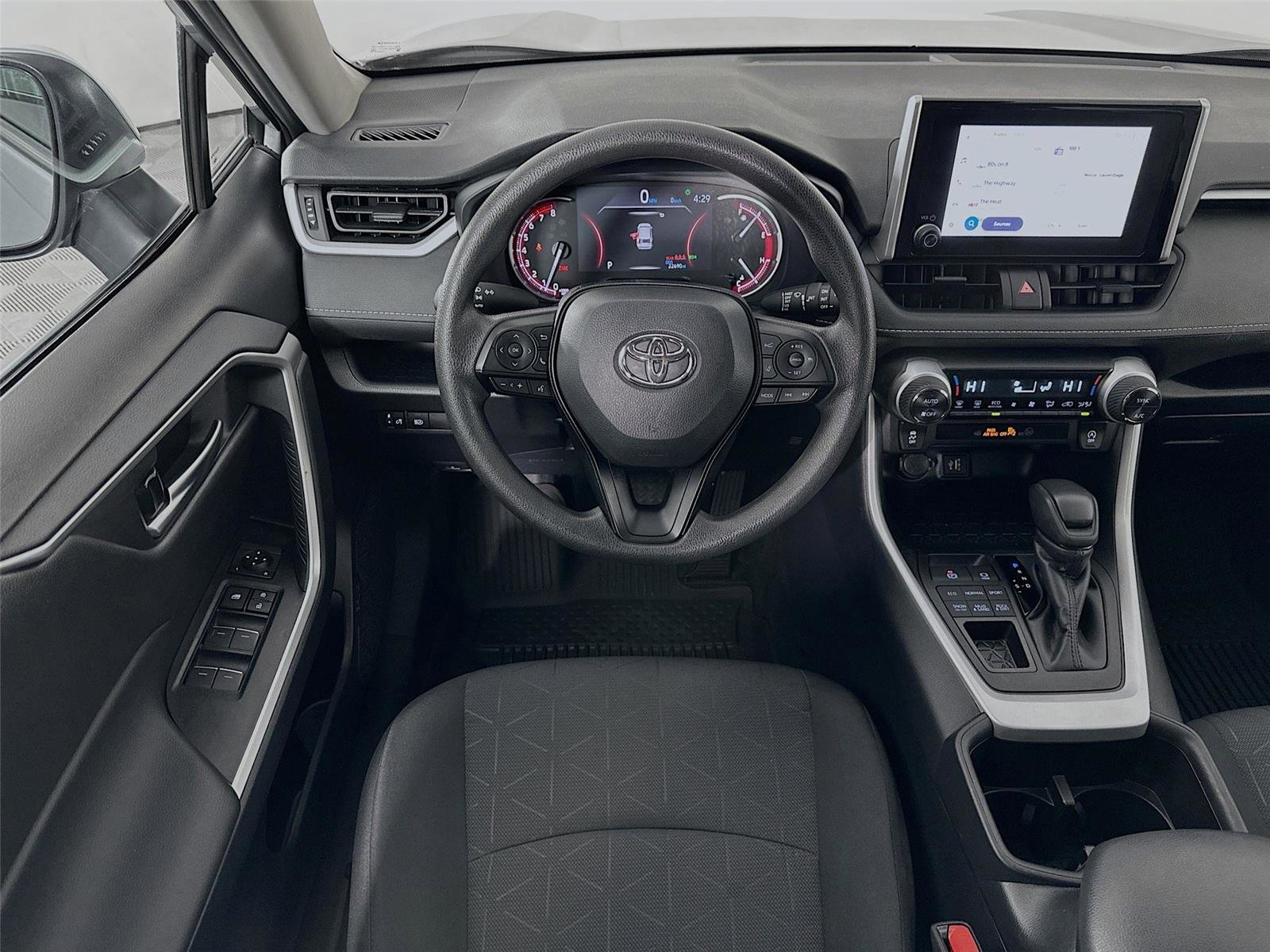 Used 2025 Toyota RAV4 XLE image 2