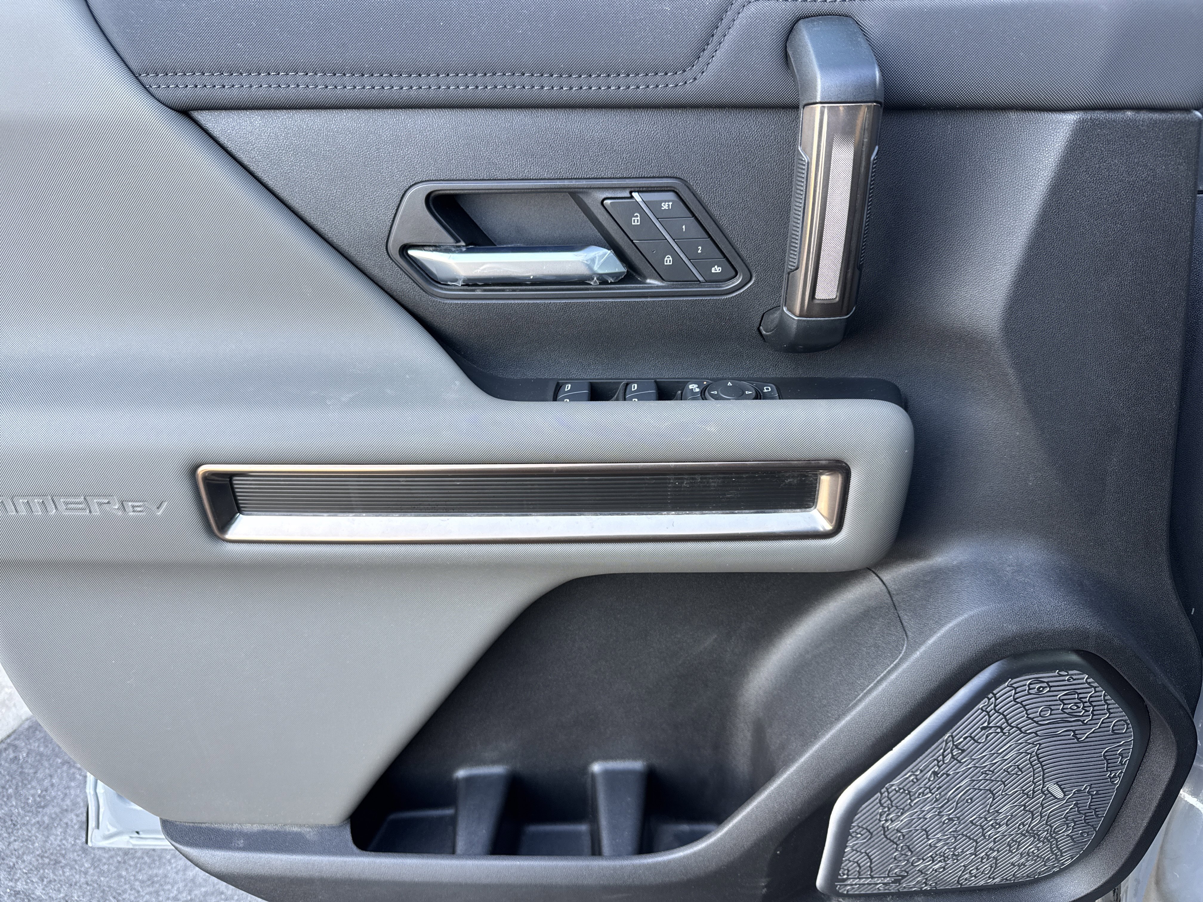 New 2025 GMC Hummer EV 2X image 14