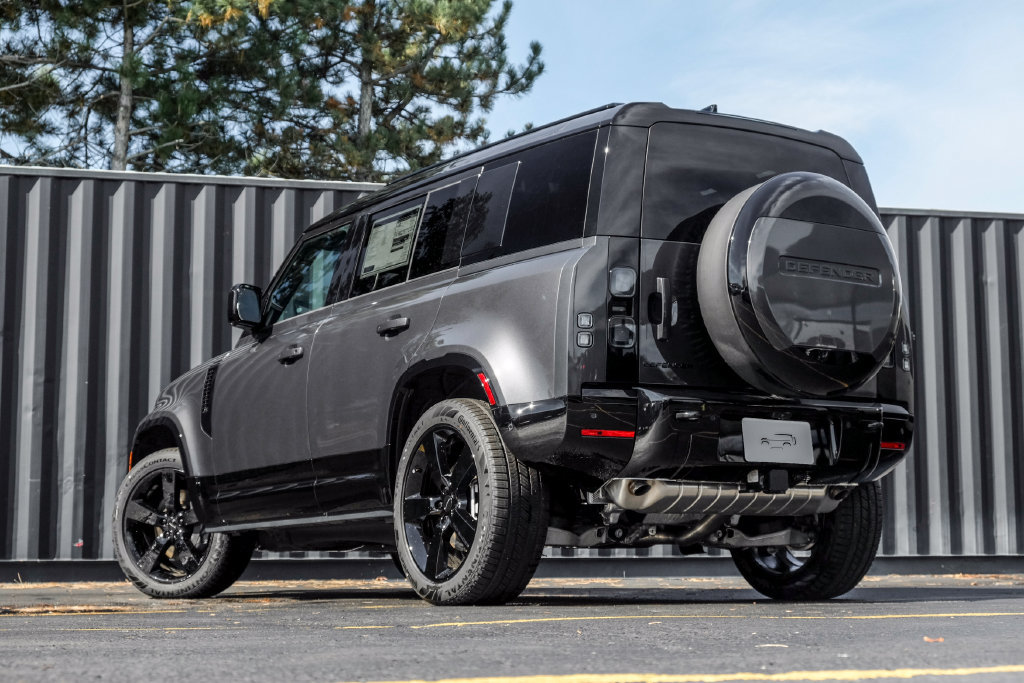 New 2026 Land Rover Defender 110 X-Dynamic SE AWD/4WD image 2