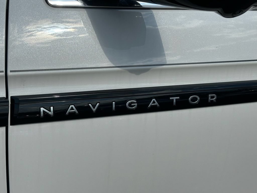 New 2025 Lincoln Navigator L Black Label AWD/4WD image 27